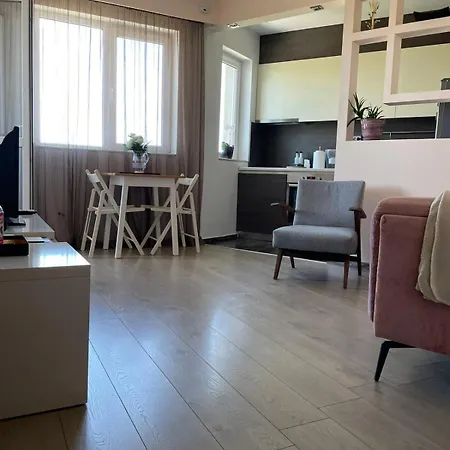 Premium High Rise, Gorgeous Views *