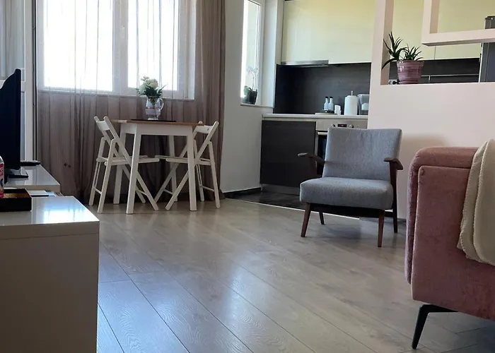 Premium High Rise, Gorgeous Views *